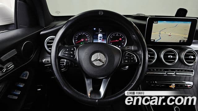 Mercedes-Benz GLC-Class 2019 — Photo 19/20