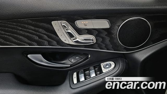 Mercedes-Benz GLC-Class 2019 — Photo 7/20