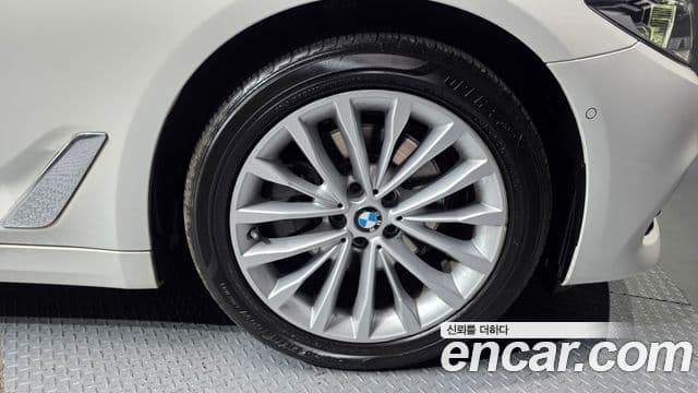 BMW 5 Series 2020 — ფოტო 5/20