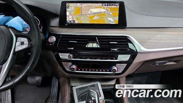 BMW 5 Series 2020 — ფოტო 14/20