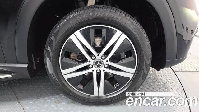 Mercedes-Benz GLE-Class 2020 — Şəkil 5/20