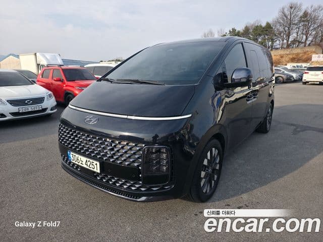 Hyundai Staria 2021 — ფოტო 2/20