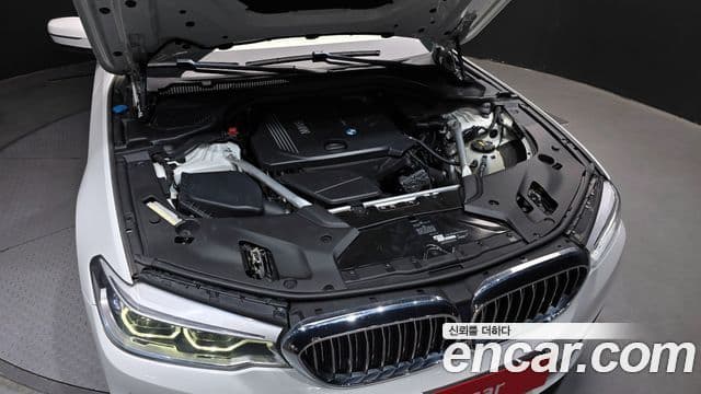 BMW 5 Series 2018 — фото 6 из 20