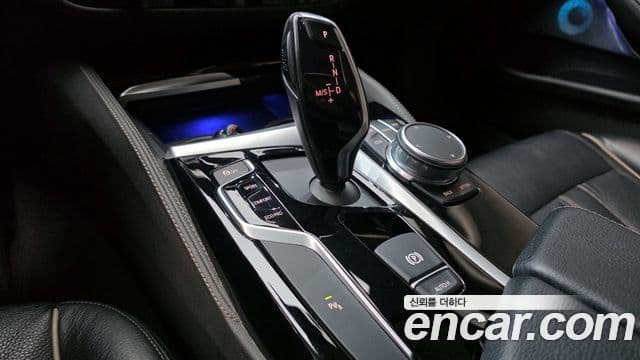 BMW 5 Series 2018 — фото 9 из 20