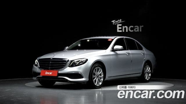 Mercedes-Benz E-Class 2020 — Photo 2/20