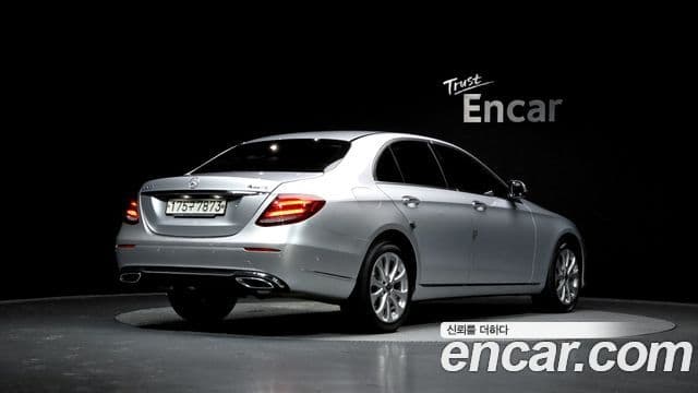 Mercedes-Benz E-Class 2020 — Photo 5/20
