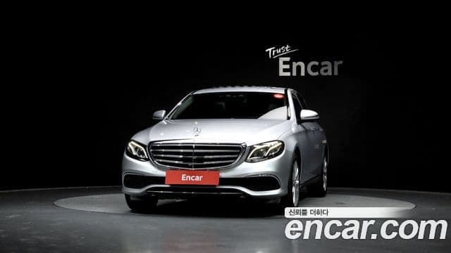 Mercedes-Benz E-Class 2020 — Photo 14/20