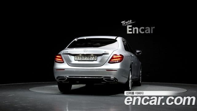 Mercedes-Benz E-Class 2020 — Photo 17/20