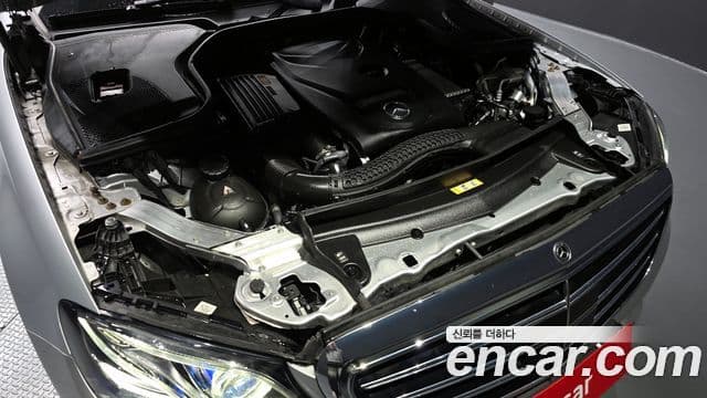 Mercedes-Benz E-Class 2020 — Photo 1/20