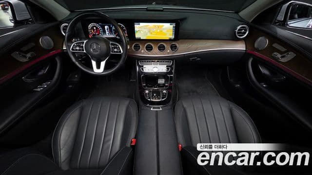 Mercedes-Benz E-Class 2020 — Photo 9/20