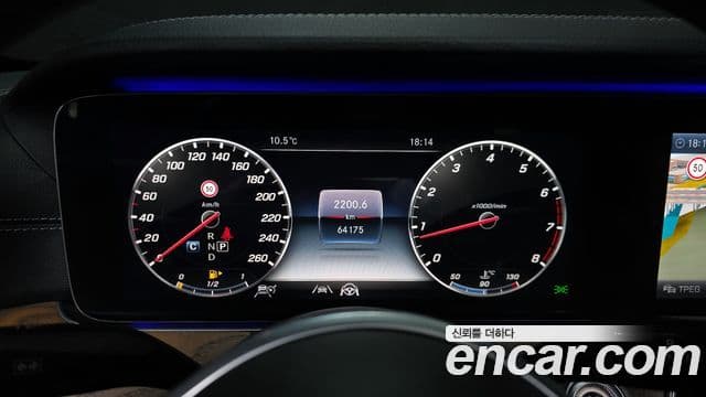 Mercedes-Benz E-Class 2020 — Photo 19/20