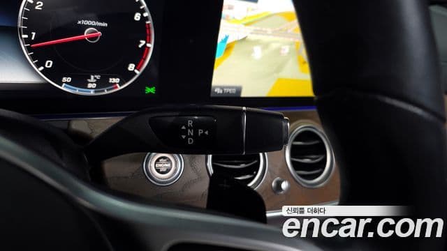 Mercedes-Benz E-Class 2020 — Photo 8/20