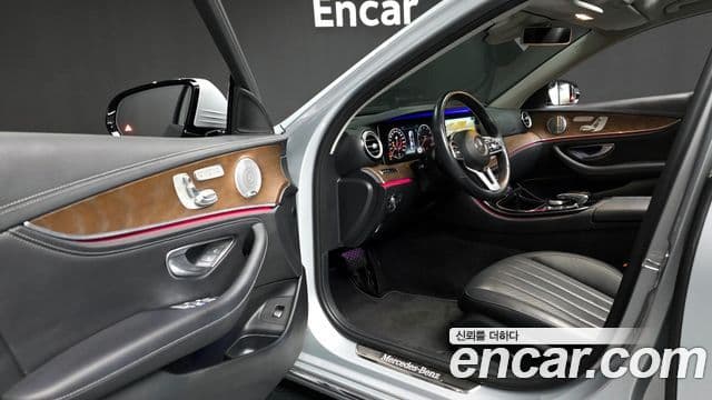 Mercedes-Benz E-Class 2020 — Photo 10/20