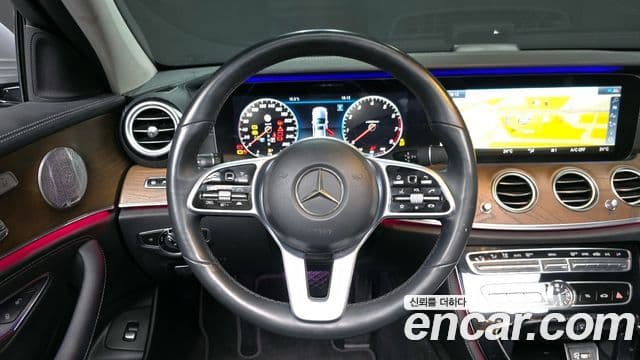 Mercedes-Benz E-Class 2020 — Photo 13/20