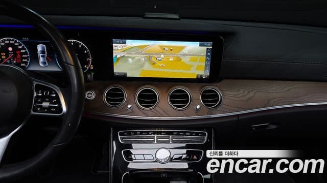 Mercedes-Benz E-Class 2020 — Photo 20/20