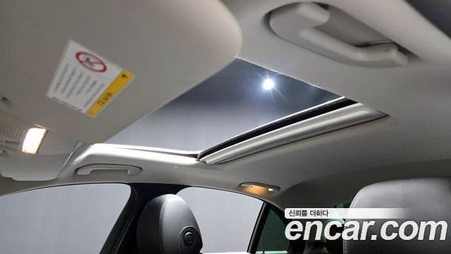 Mercedes-Benz E-Class 2020 — Photo 12/20