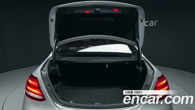 Mercedes-Benz E-Class 2020 — Photo 18/20