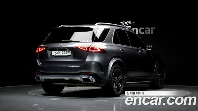 Mercedes-Benz GLE-Class 2021 — Photo 9/20
