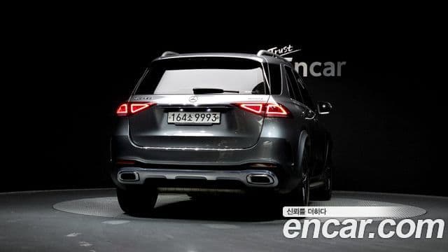 Mercedes-Benz GLE-Class 2021 — Photo 2/20