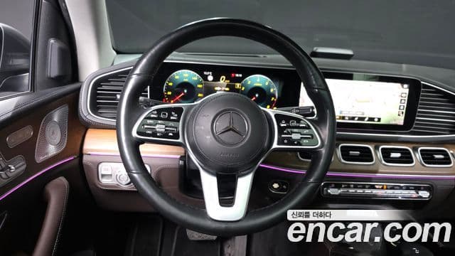 Mercedes-Benz GLE-Class 2021 — Photo 8/20