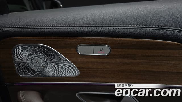 Mercedes-Benz GLE-Class 2021 — Photo 16/20
