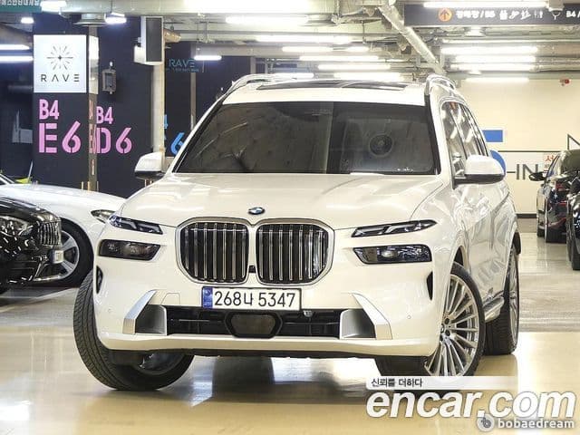 BMW X7 2023 — ფოტო 5/20