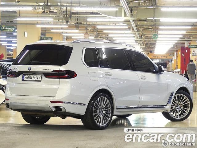 BMW X7 2023 — ფოტო 18/20
