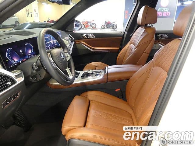 BMW X7 2023 — ფოტო 8/20
