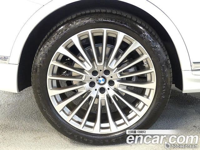 BMW X7 2023 — ფოტო 19/20