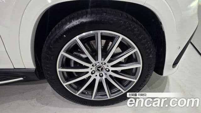 Mercedes-Benz GLS-Class 2024 — Photo 8/20