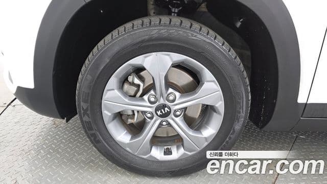 Kia Seltos 2020 — ფოტო 5/20