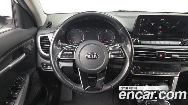 Kia Seltos 2020 — ფოტო 14/20