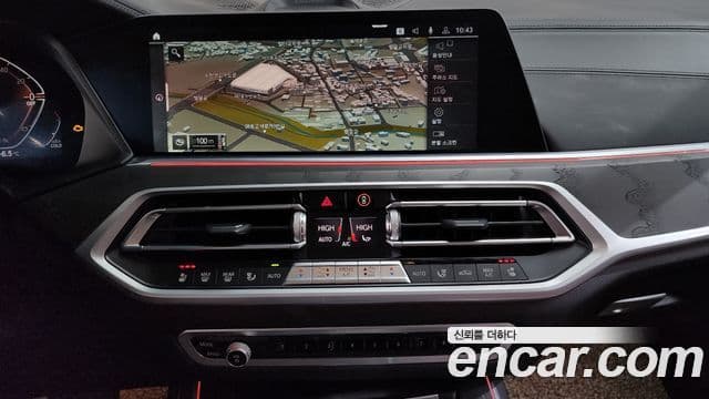 BMW X7 2022 — ფოტო 14/20