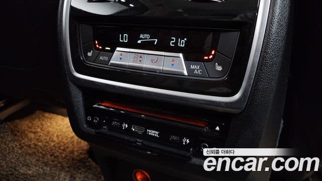 BMW X7 2022 — ფოტო 19/20