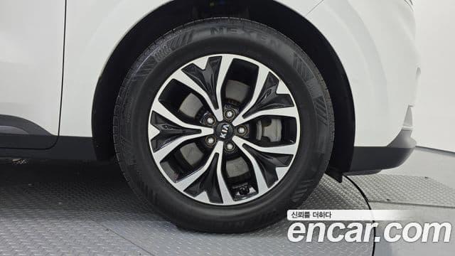 Kia Carnival 2021 — Фото 5/20