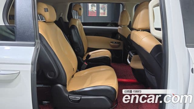 Kia Carnival 2021 — Фото 12/20