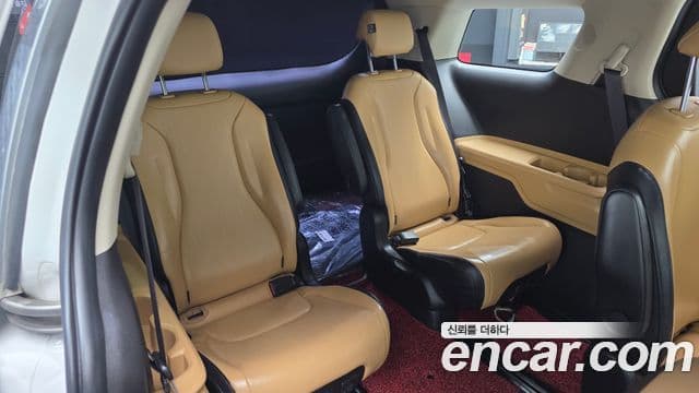 Kia Carnival 2021 — Фото 18/20