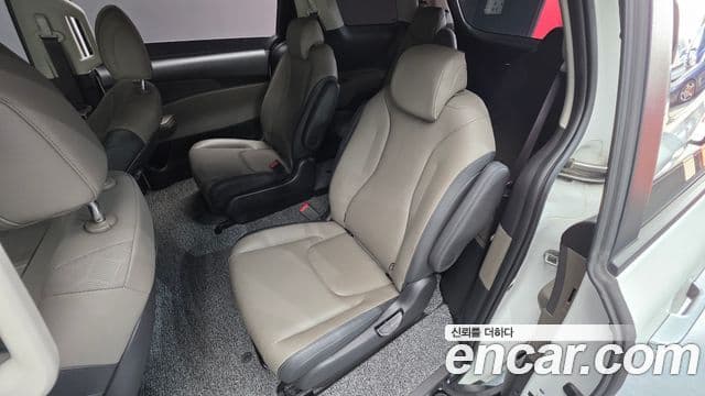 Kia Carnival 2024 — ფოტო 17/20
