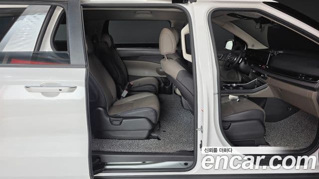 Kia Carnival 2024 — ფოტო 19/20