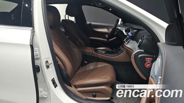 Mercedes-Benz E-Class 2021 — ფოტო 9/20