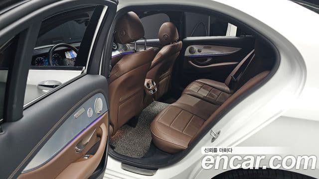 Mercedes-Benz E-Class 2021 — ფოტო 12/20