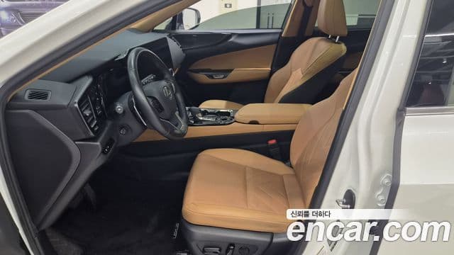 Lexus NX350h 2023 — ფოტო 8/20