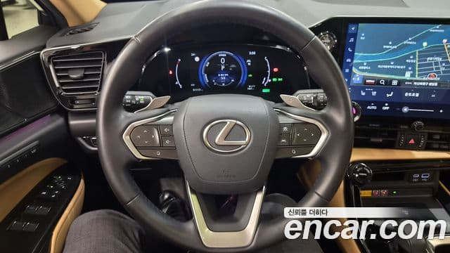 Lexus NX350h 2023 — ფოტო 17/20