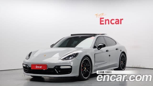 Porsche Panamera 2019 — Фото 1/20