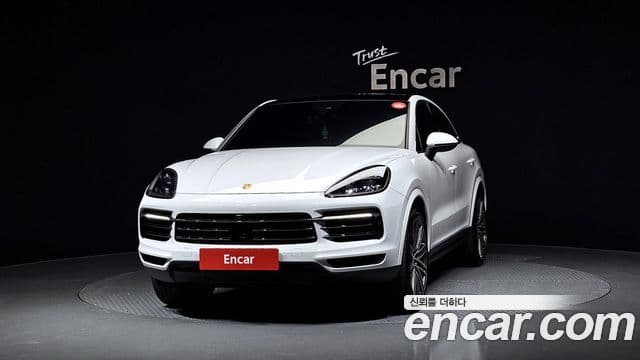 Porsche Cayenne 2020 — ფოტო 2/20