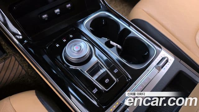 Kia Carnival 2021 — фото 9 из 20