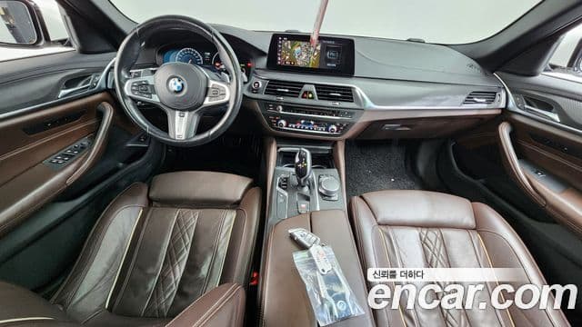 BMW 5 Series 2019 — Photo 9/20