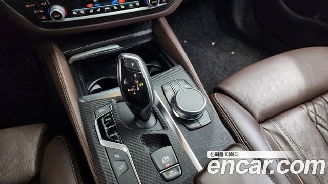 BMW 5 Series 2019 — Photo 14/20