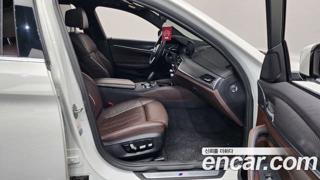 BMW 5 Series 2019 — Photo 10/20