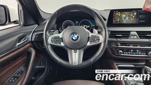 BMW 5 Series 2019 — Photo 19/20